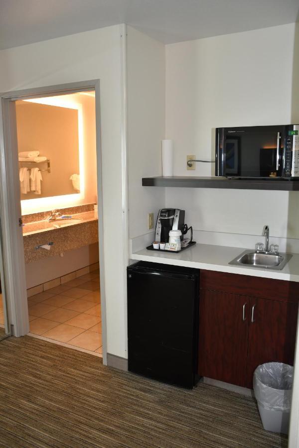 Holiday Inn Express Hotel & Suites Evanston By Ihg Oda fotoğraf