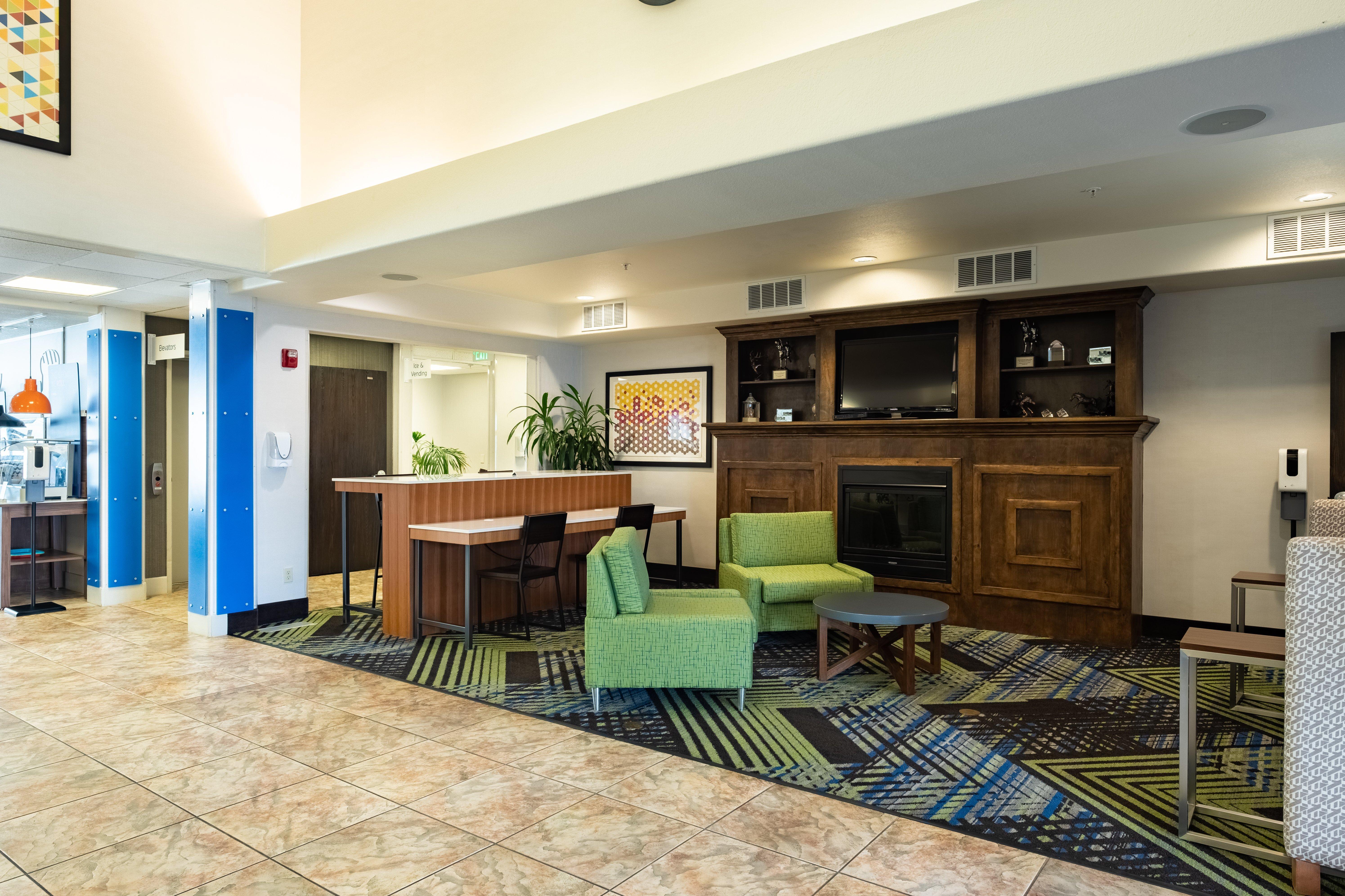 Holiday Inn Express Hotel & Suites Evanston By Ihg Dış mekan fotoğraf