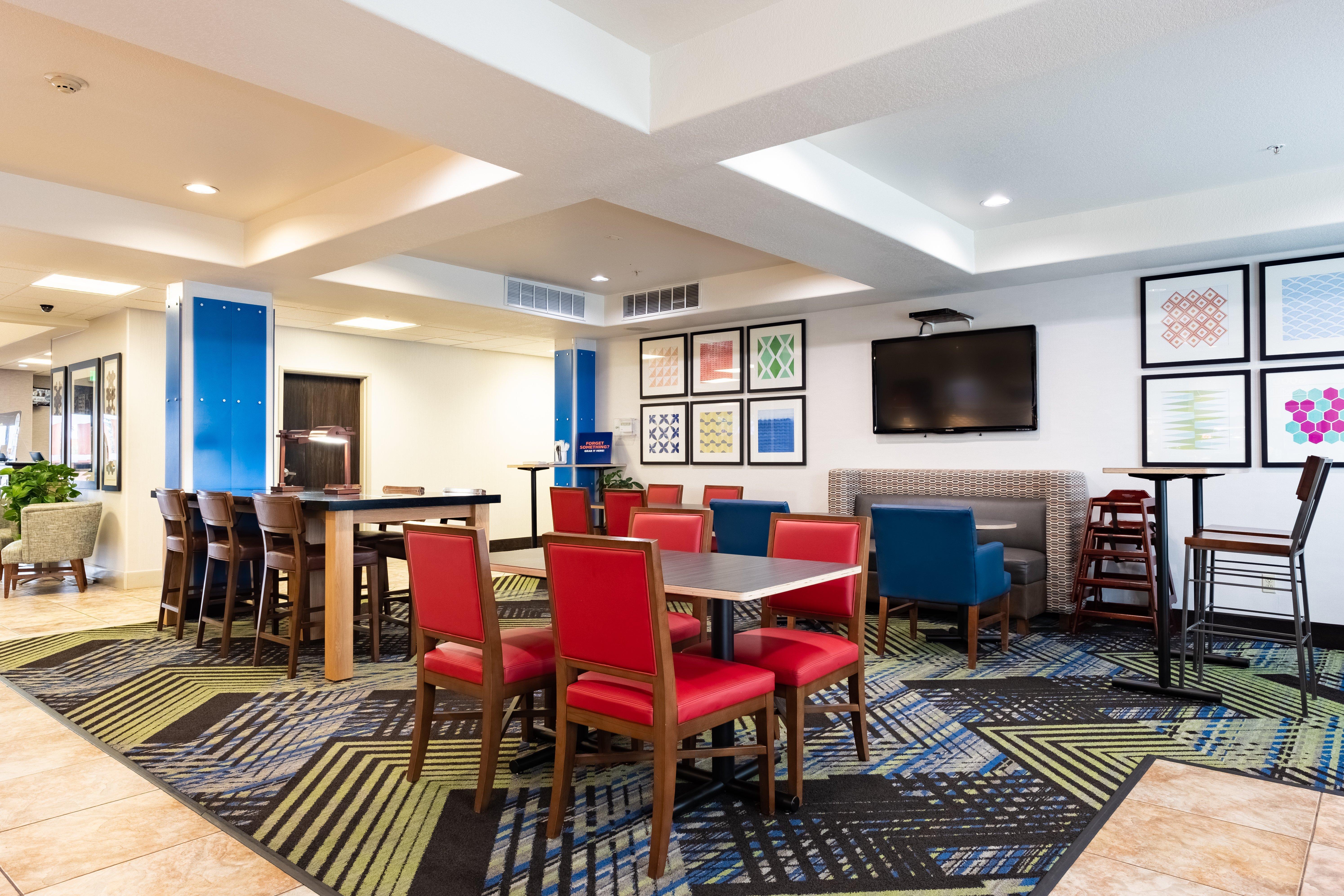 Holiday Inn Express Hotel & Suites Evanston By Ihg Dış mekan fotoğraf